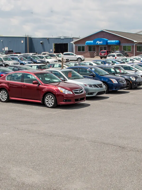 are car lots open on sunday